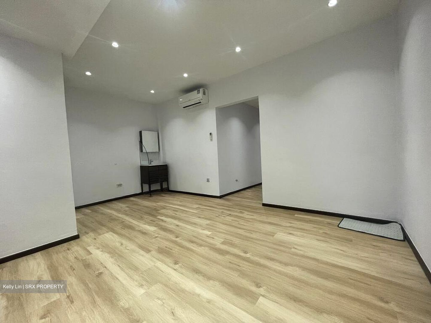 Haig Road (D15), Retail #527573701